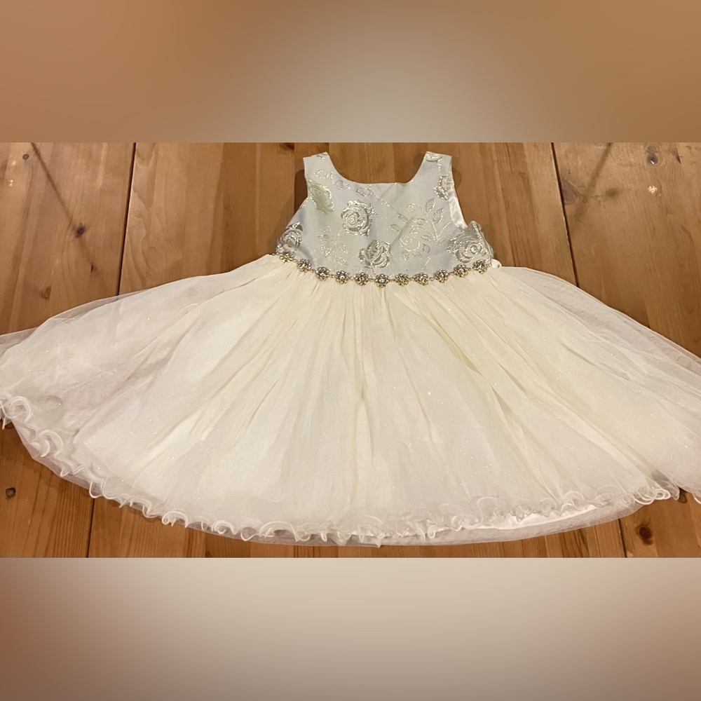 EUC Couture Princess Elegant Ivory/Champagne and Silver Accent Kids Dress Size 5